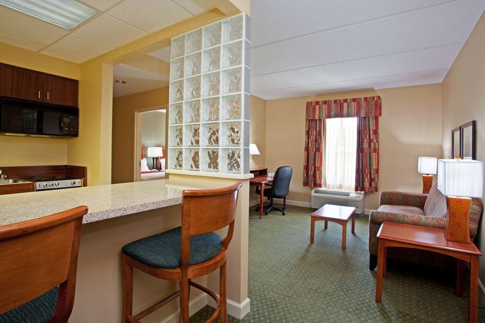 Holiday Inn Express Hotel & Suites Conover - Hickory Area By Ihg Buitenkant foto