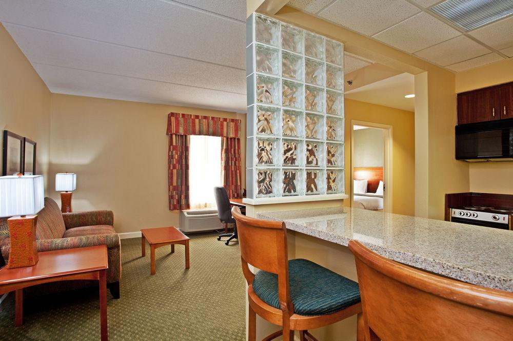 Holiday Inn Express Hotel & Suites Conover - Hickory Area By Ihg Buitenkant foto
