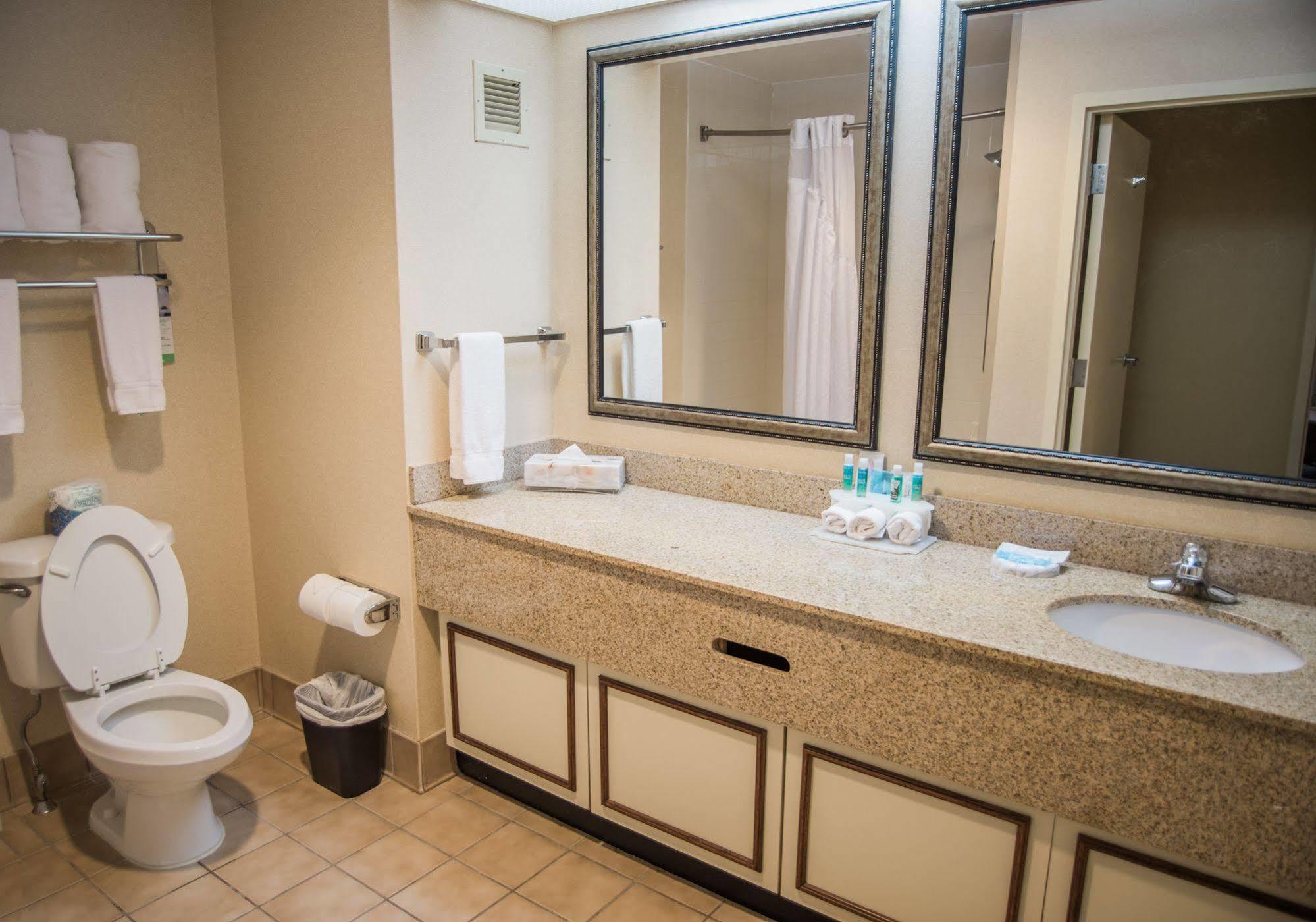 Holiday Inn Express Hotel & Suites Conover - Hickory Area By Ihg Buitenkant foto