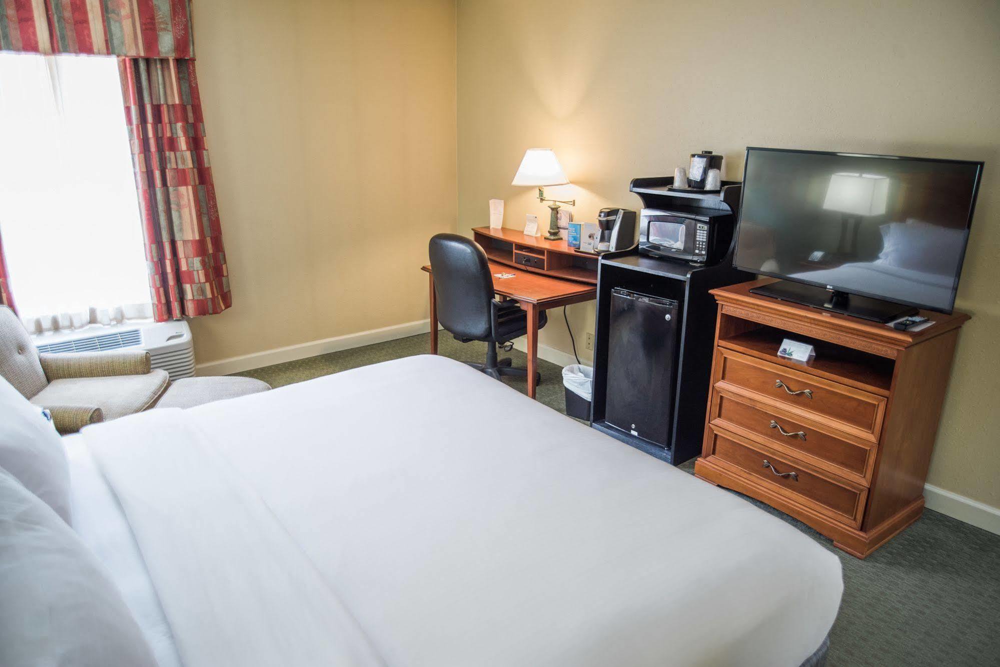 Holiday Inn Express Hotel & Suites Conover - Hickory Area By Ihg Buitenkant foto