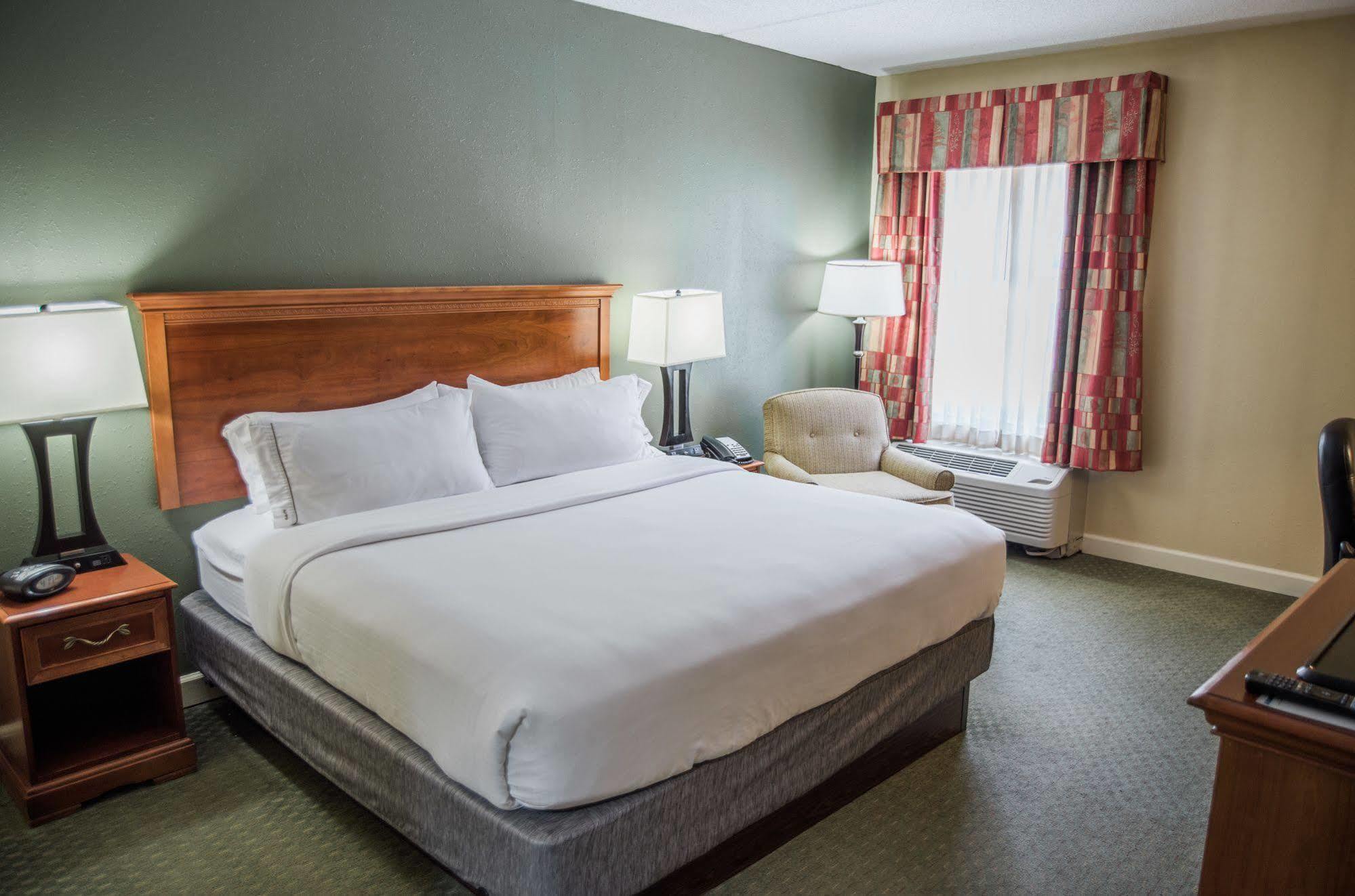 Holiday Inn Express Hotel & Suites Conover - Hickory Area By Ihg Buitenkant foto